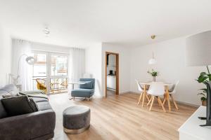 Modern apartment near center & train station