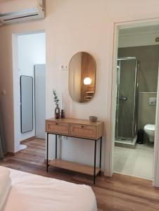 F & B Collection - Flat for 6