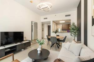 Silkhaus Vacation Homes New 1BDR Stay at Dubai Production City in Centrium Tower