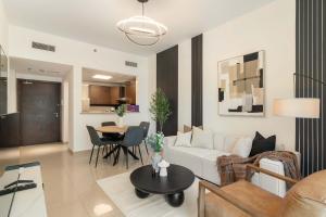 Silkhaus Vacation Homes New 1BDR Stay at Dubai Production City in Centrium Tower
