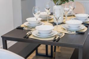 #128 Stylish Coleshill Retreat - Near NEC & Airport -10 mins to Kingsbury Water Park - Sleeps 9 - "Perfect for contractors and Families - Free Parking"