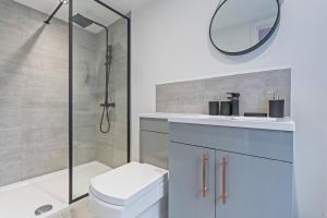 #128 Stylish Coleshill Retreat - Near NEC & Airport -10 mins to Kingsbury Water Park - Sleeps 9 - "Perfect for contractors and Families - Free Parking"