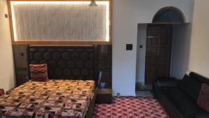 THE CharmHouse