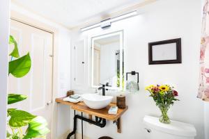 City Oasis and Spa Close to Beaches