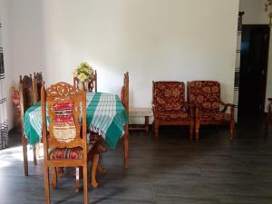Green Park Haven Villa - 3BR -1AC - 2Non-AC with Fans