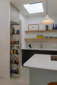 Loft with terrace and parking 10 minutes from Paris center