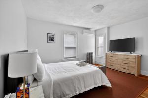 Spacious 5Br home in Malden with AC & heat