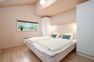 Resort 2 Surfers Residence E 8