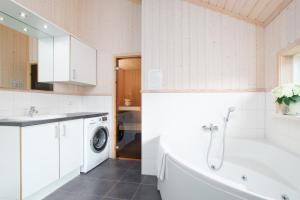 Resort 1 Surfers Residence E 164