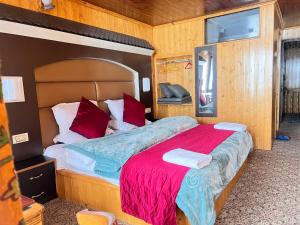 Hotel Sonamarg Glacier