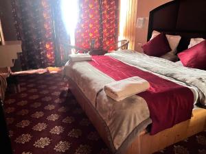 Hotel Sonamarg Glacier