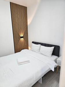 Nyvky Like Home - Файна Таун - Сучасна квартира з сезонним басейном кв 26