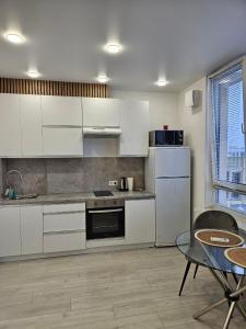 Nyvky Like Home - Файна Таун - Сучасна квартира з сезонним басейном кв 26