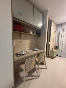 Apartamento Quarto e Sala, andar alto, moderno e completo em Salvador