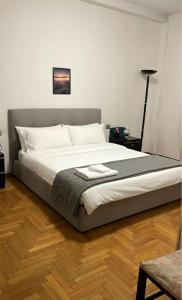 Piazza Napoli - Milan Center