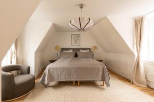 Central 2BR Apartment Sleeps 7