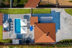 Villa B 2 with pool and playground