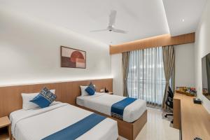 Yolotel-Off airport road
