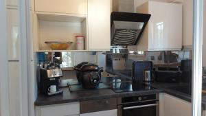 Appartement rénové de 2 chambres , très proche du centre et des plages