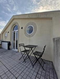 Modern Studio in Porto at 35 m² with Balcony