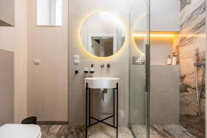 4 Apartments in a Beautiful Historic Old Town Building Occupy Whole Floor