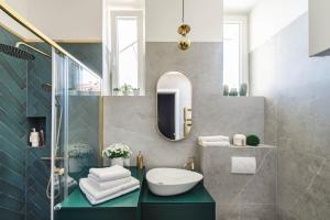 4 Apartments in a Beautiful Historic Old Town Building Occupy Whole Floor