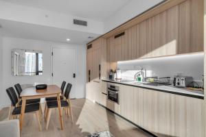 Free Parking Downtown Condo with Resort Amenities