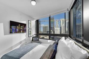 Free Parking Downtown Condo with Resort Amenities