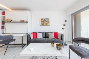 Studio in a Prestigious Residence Close to the City Centre