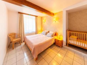 Group Stay with Pool, Chevron