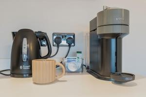 The Cardiff Hub 2BR Apartment in Central Cardiff with Parking