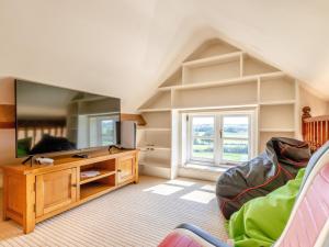 4 Bed in Bishops Offley 93215