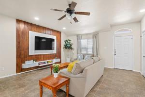 NEW Killeen 8-10 Bd sleeps max 10 ppl 5 min to Fort Hood Families Groups Pets Ok - Professionally Managed by Stay Albatross