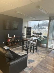 Cozy 1 bedroom apartment near downtown Cincinnati on the 10th floor