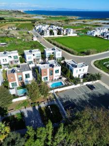 Sapphire Edge Villa Bright 3BR with Swimming Pool