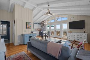 Panoramic Oceanfront Views in the Heart of OKI