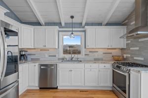 Panoramic Oceanfront Views in the Heart of OKI