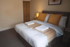 Modern 3BR Home in Coventry Garden & Parking