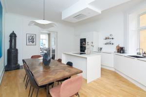 Light and spacious apartment in City-centre