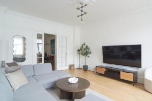 Light and spacious apartment in City-centre
