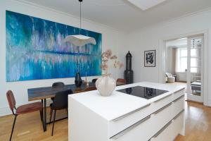 Light and spacious apartment in City-centre