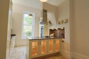 Three bedroom Flat in Eaton Crescent