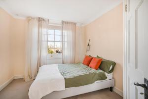 Private designer 1 bed flat in Greenwich with Private Garden