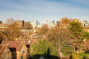 Private designer 1 bed flat in Greenwich with Private Garden
