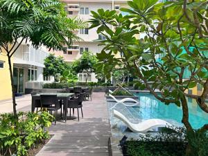 3ff Megaworld, One Regis