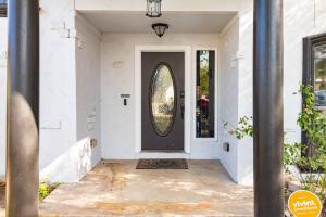 Near SeaWorld • Game Room • Pool Table & Foosball