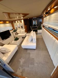 Luxury Yacht Astondoa 76