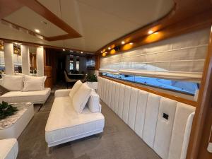 Luxury Yacht Astondoa 76