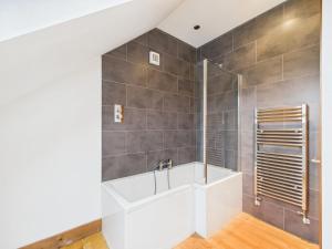 The Factory Barn with Hot Tub