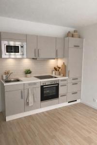 Ferienwohnung Heiter -ruhig - Balkon - Stellplatz - WLAN - Vollausstattung - Entspannung am Rande der 3 Gleichen
